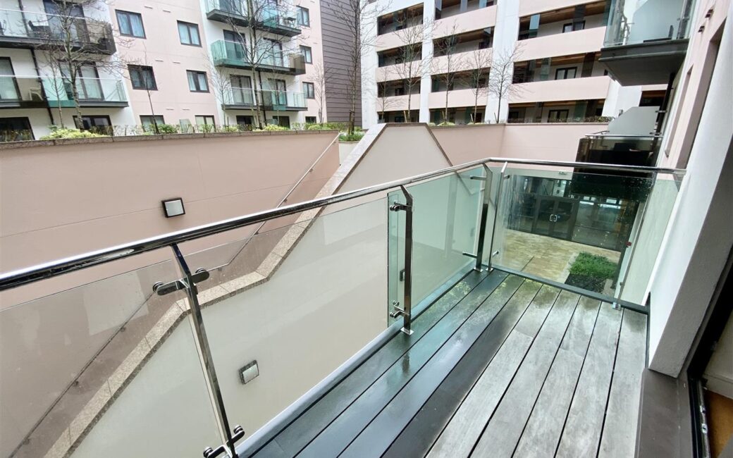 REN060, St Helier