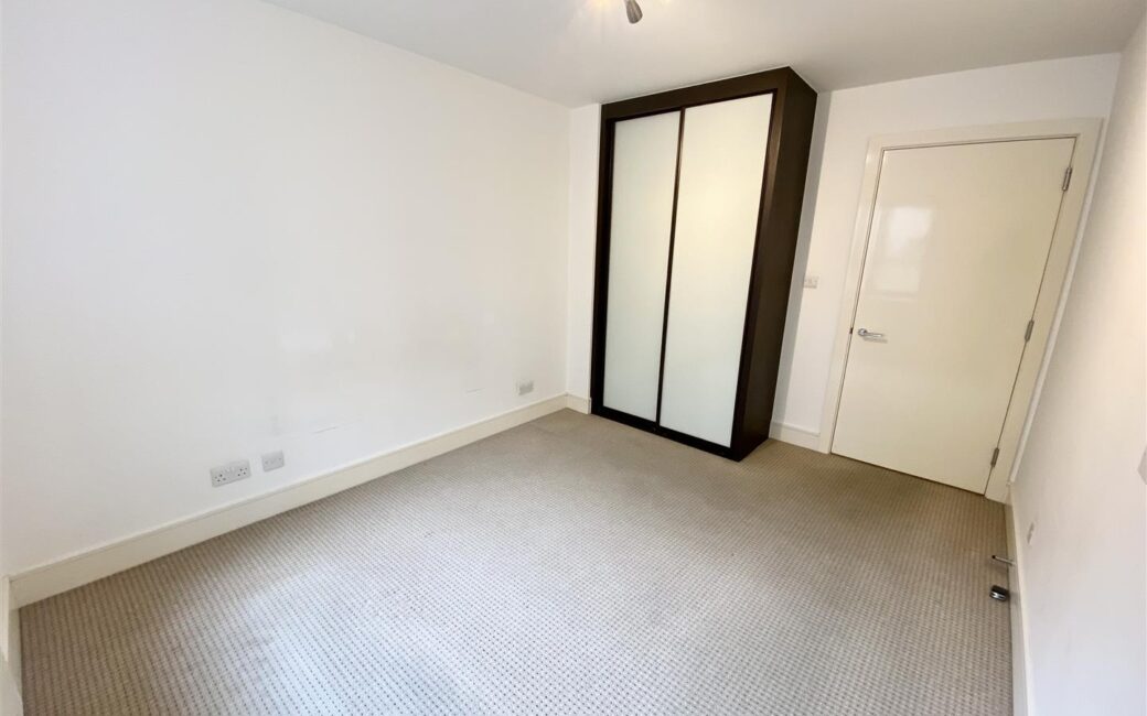REN060, St Helier