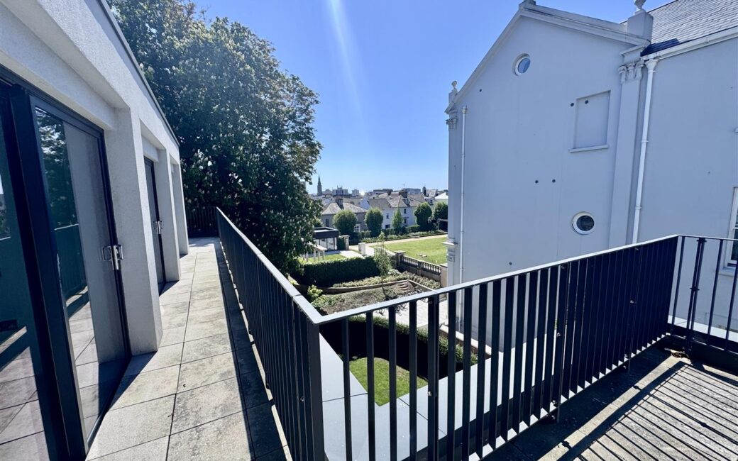 REN011, St Helier
