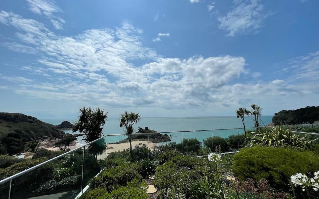 REN011, Portelet Bay