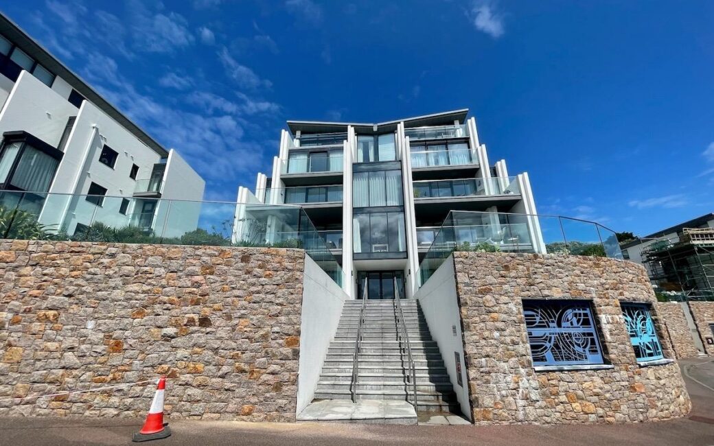 REN011, Portelet Bay