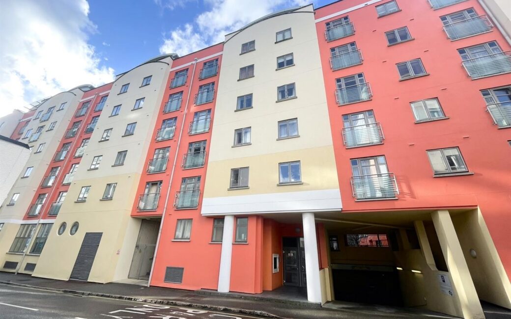 REN105, St Helier