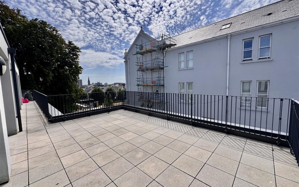 REN021, St Helier