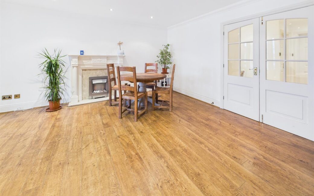 REN031, Old St Johns Road