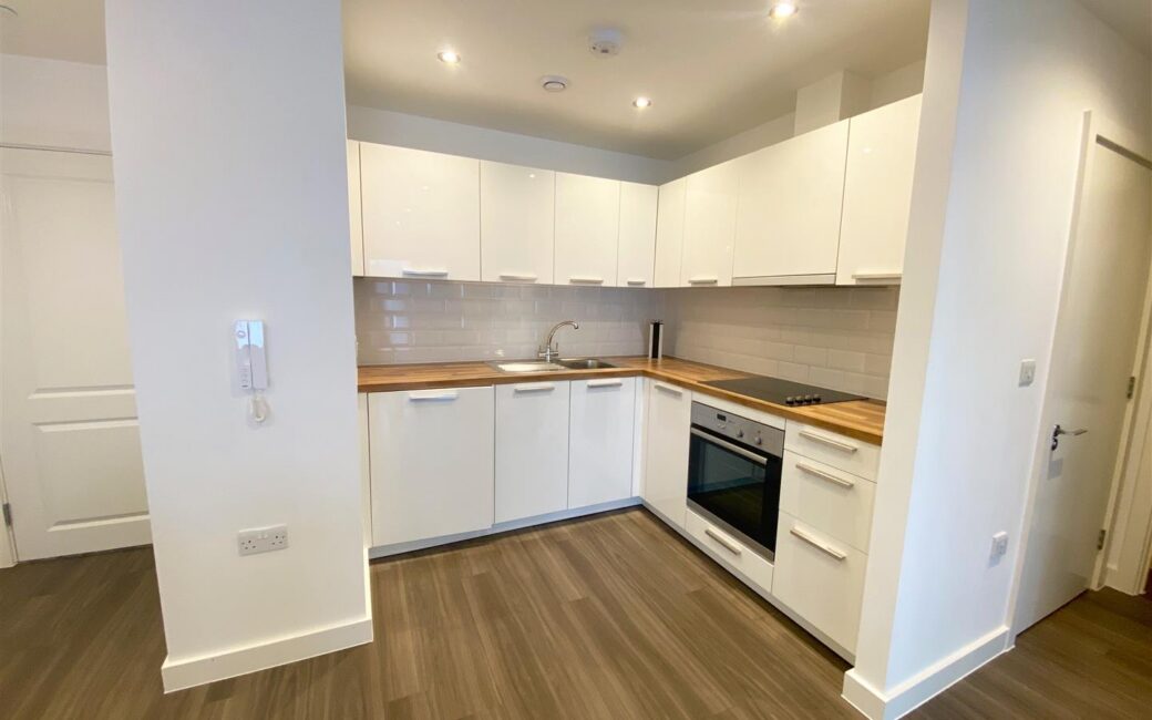 REN208, Westmount Road