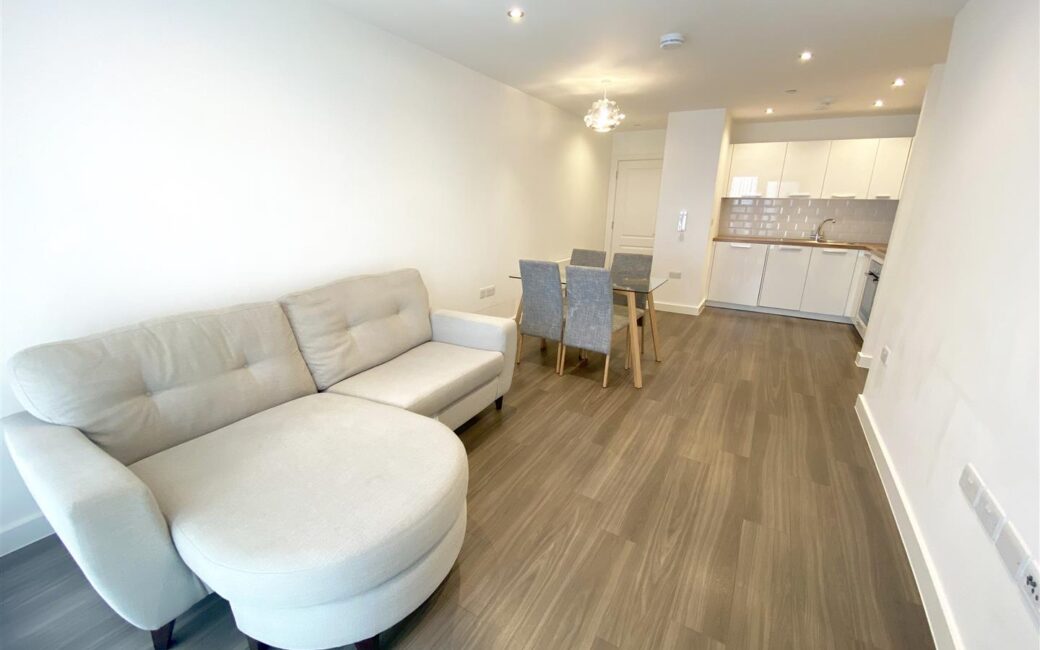 REN208, Westmount Road