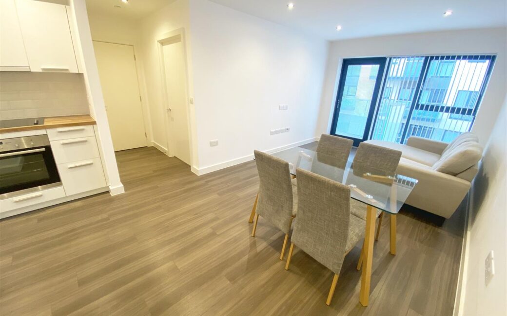 REN208, Westmount Road