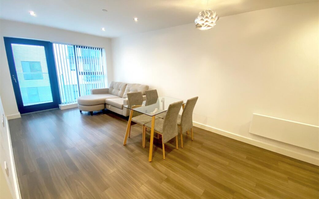 REN208, Westmount Road