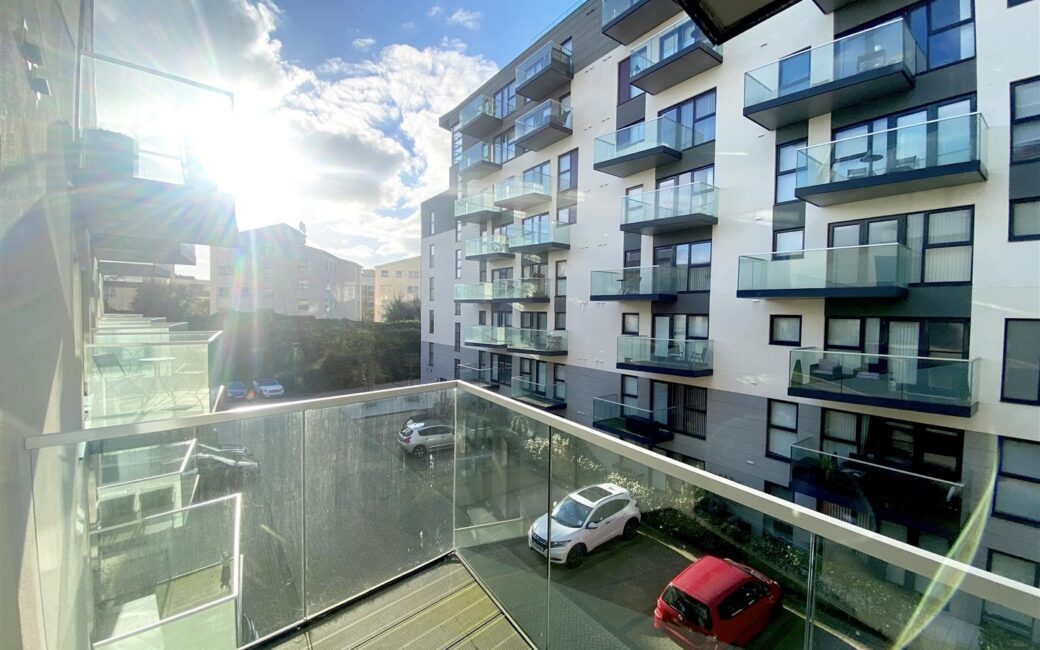 REN208, Westmount Road