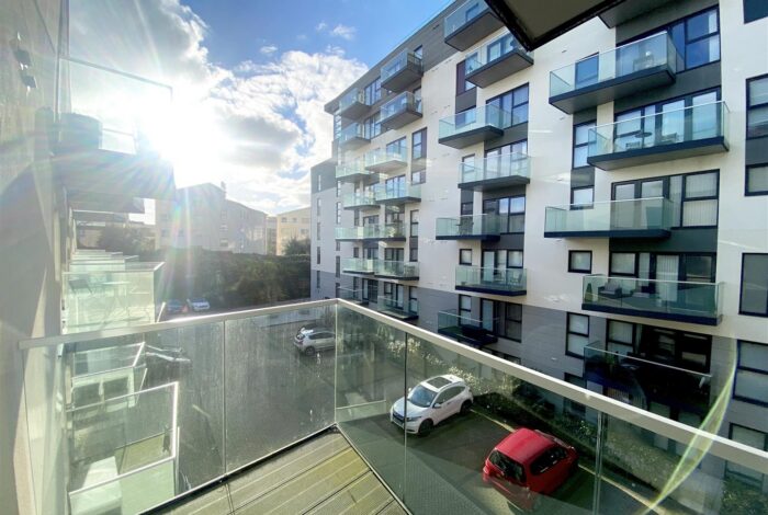 REN208, Westmount Road